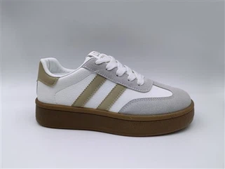 Cov Ntxhais Hluas Sab saum toj Sneaker